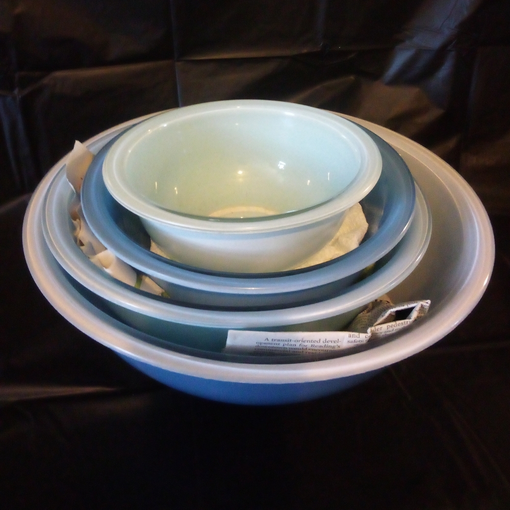 Blue Pyrex Corning Vintage Mixing Bowls  Set Of 4 Shades Of Blue